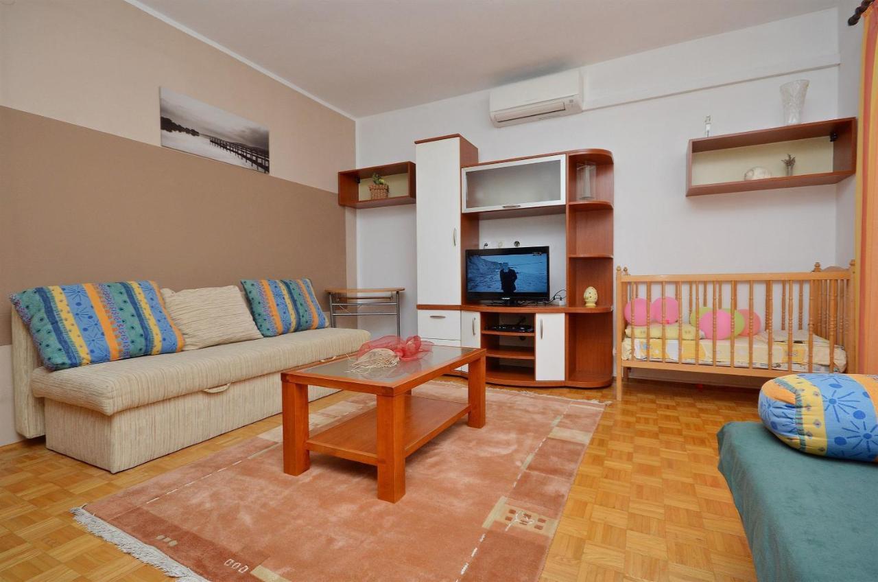 Apartment And Room Ivica Vodice Exterior foto