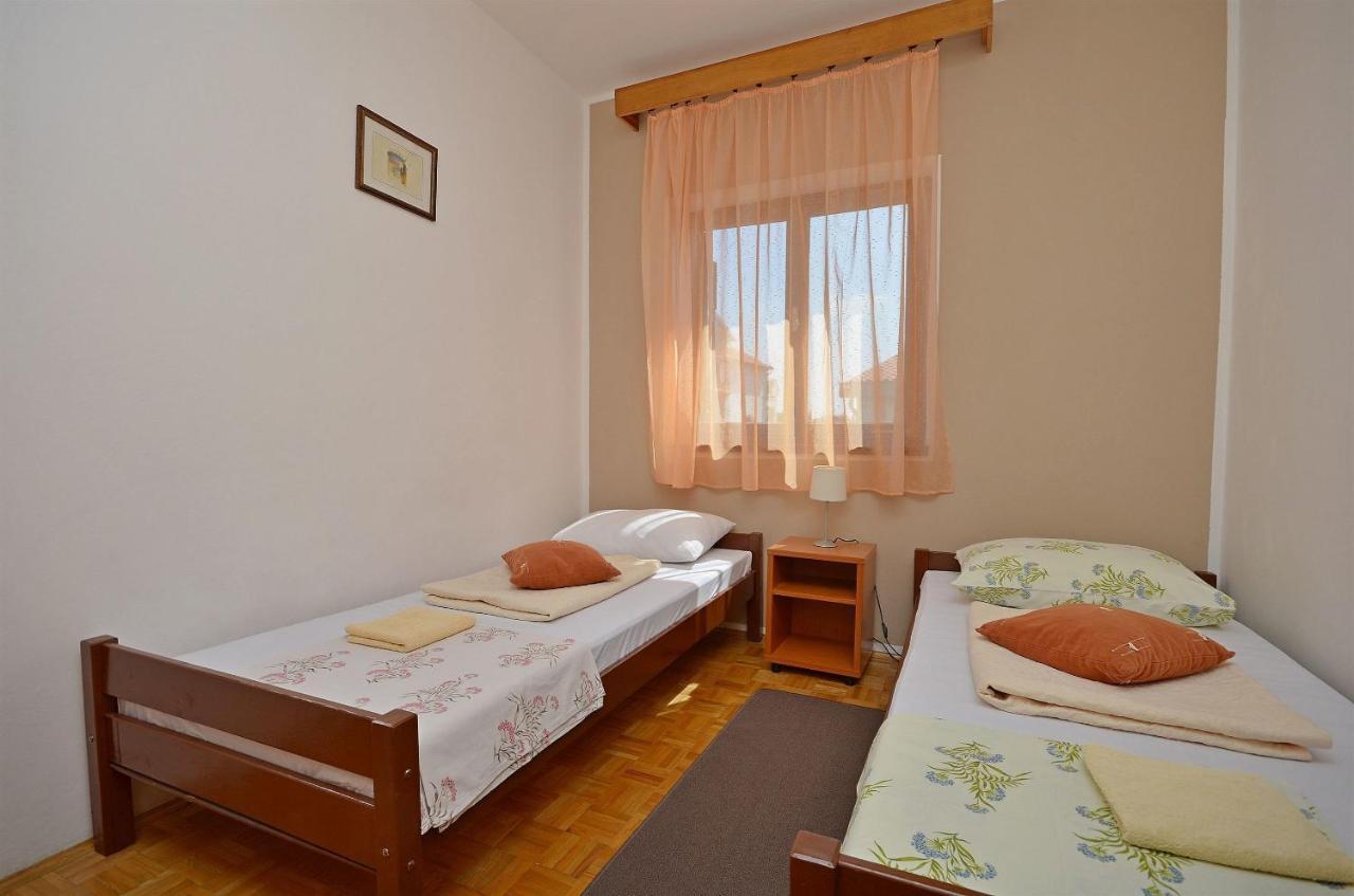 Apartment And Room Ivica Vodice Exterior foto
