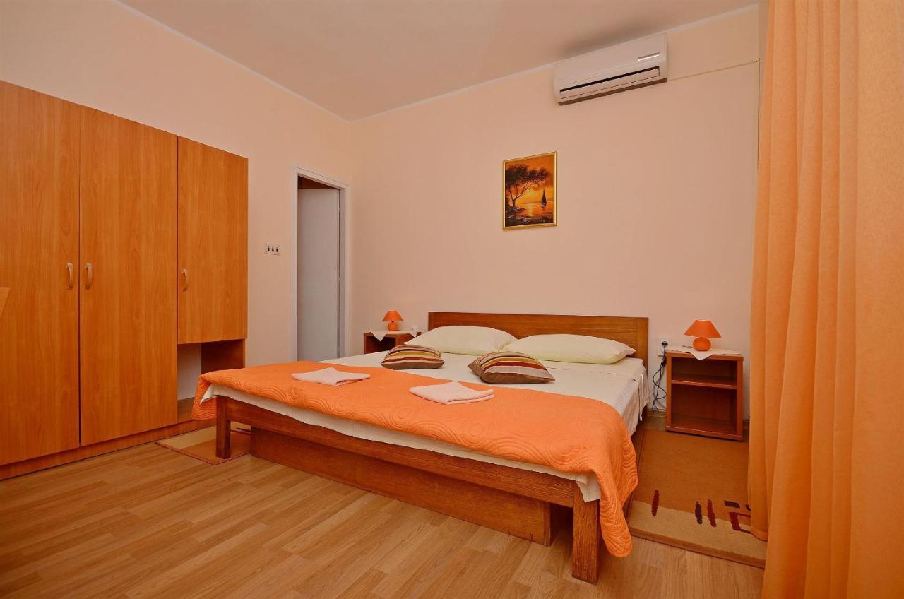 Apartment And Room Ivica Vodice Exterior foto