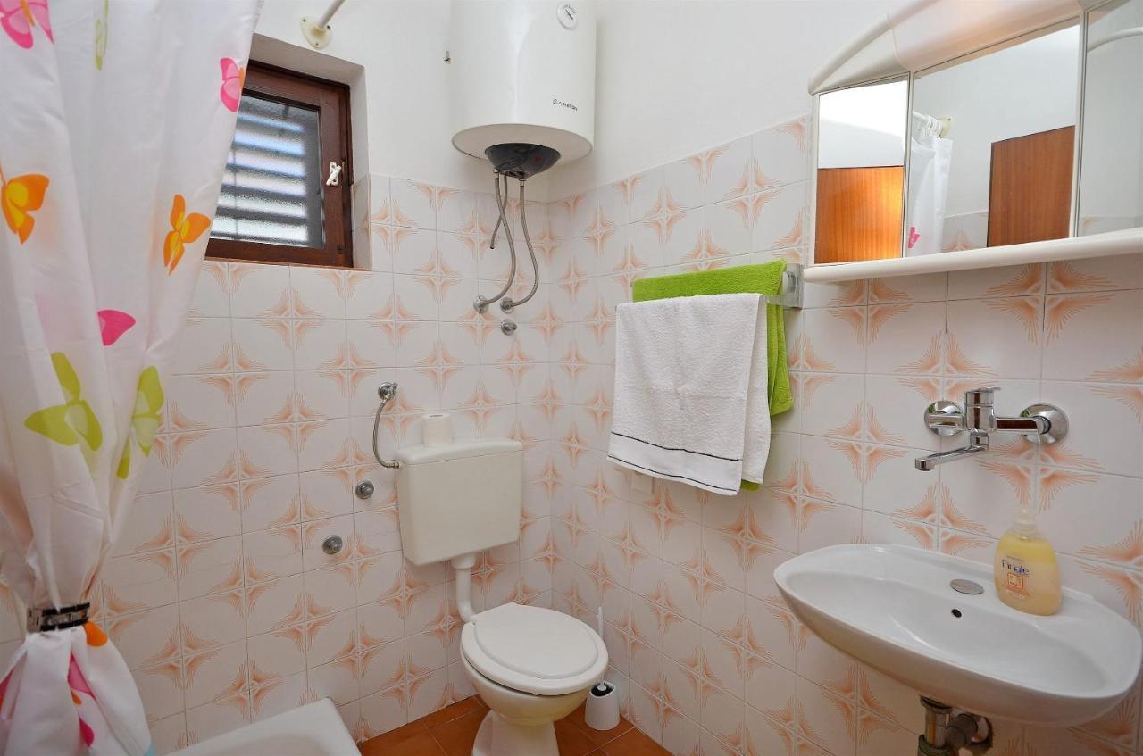 Apartment And Room Ivica Vodice Exterior foto