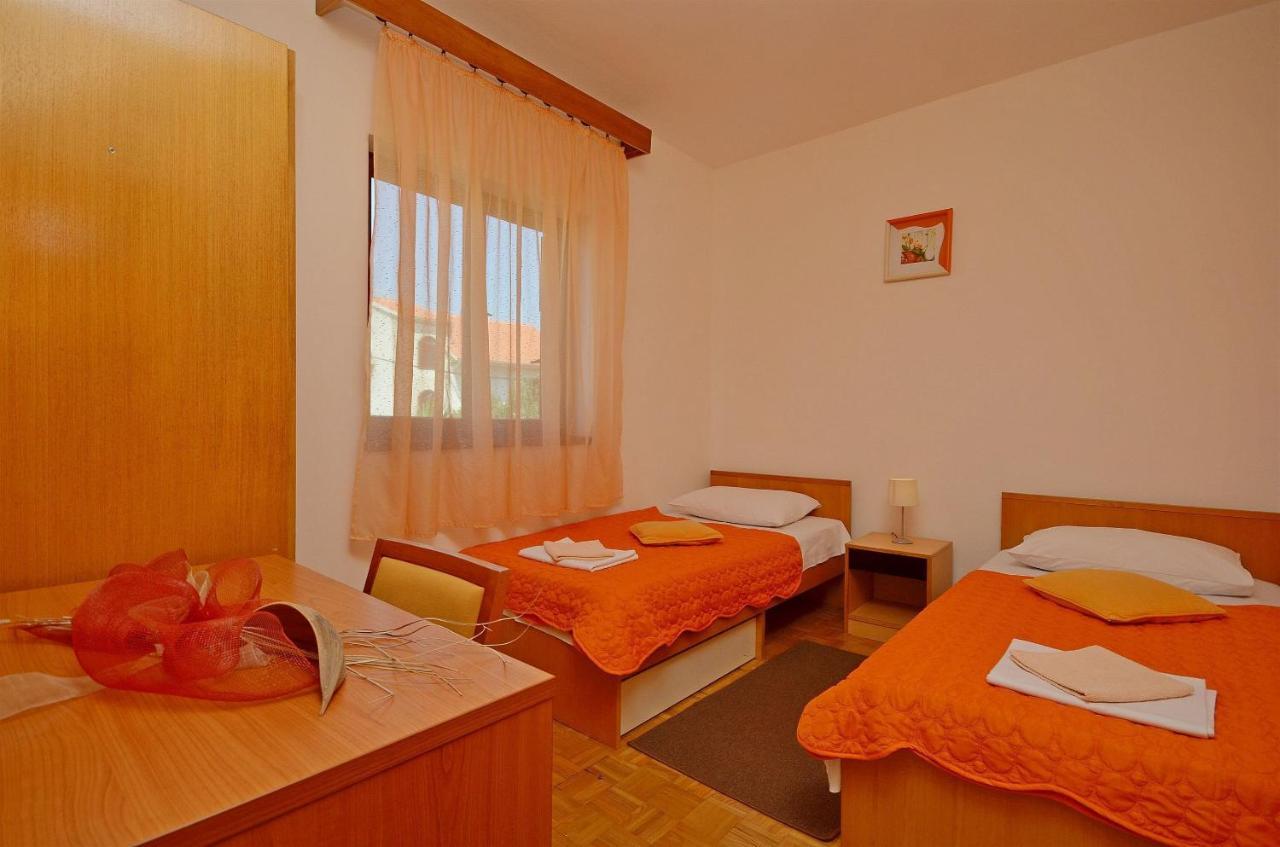 Apartment And Room Ivica Vodice Exterior foto