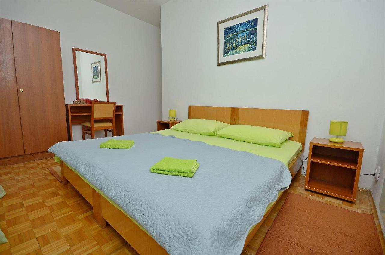 Apartment And Room Ivica Vodice Exterior foto