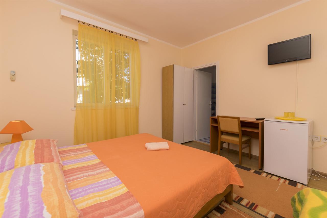 Apartment And Room Ivica Vodice Exterior foto