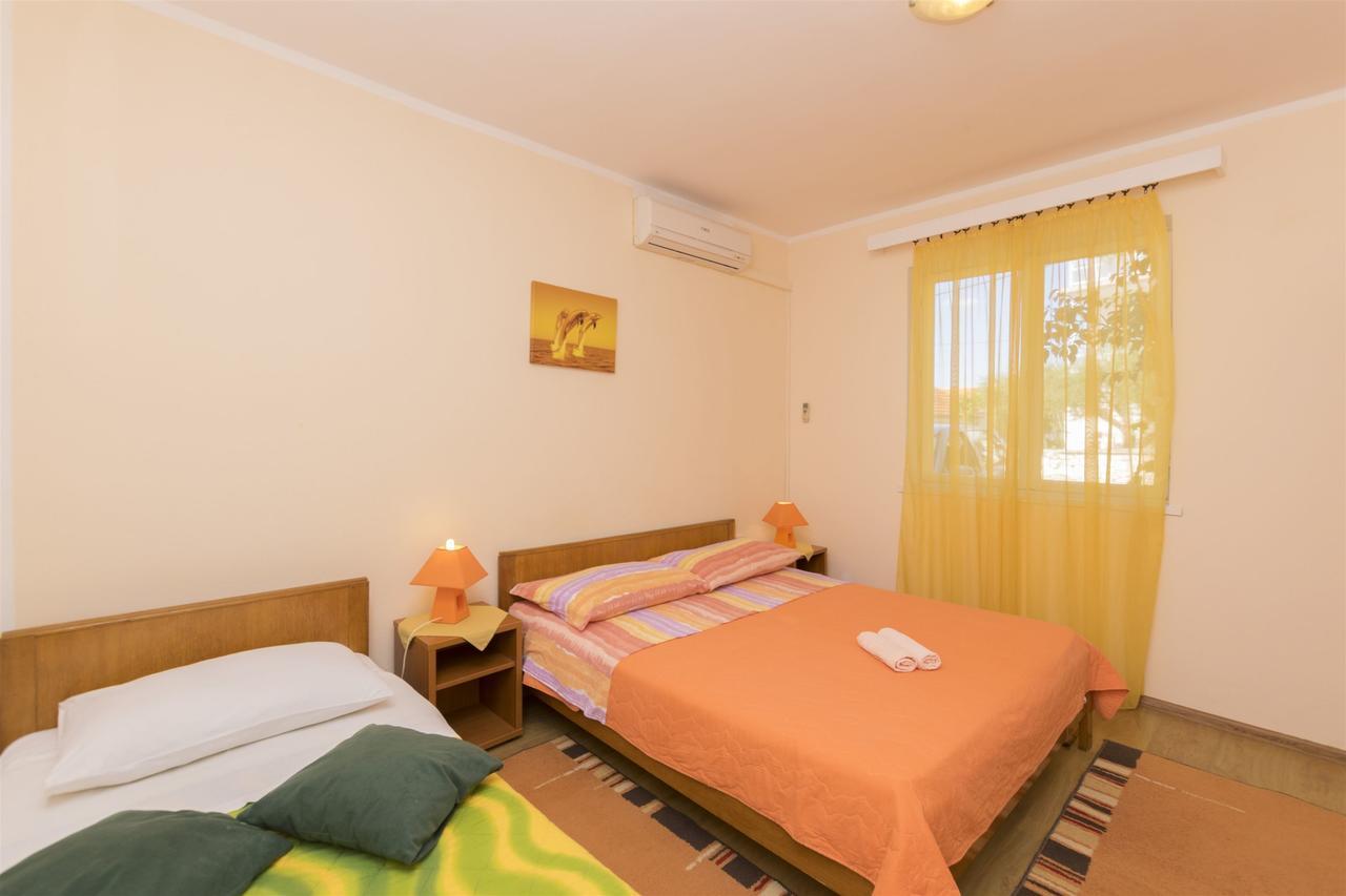 Apartment And Room Ivica Vodice Exterior foto