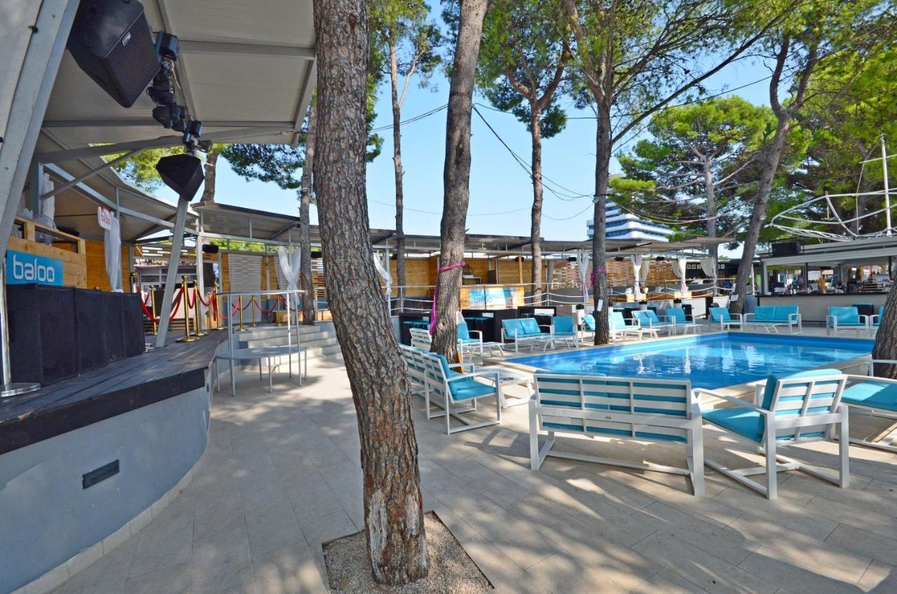 Apartment And Room Ivica Vodice Exterior foto