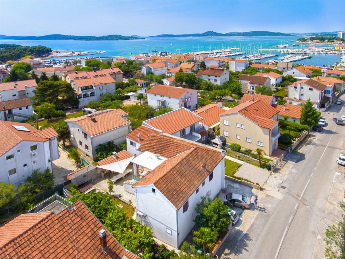 Apartment And Room Ivica Vodice Exterior foto